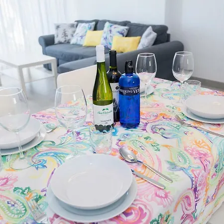 Oh La Life! El Tesoro Apartment